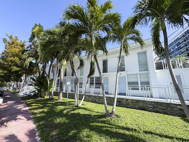 The Tropical Resort Condo photo 2